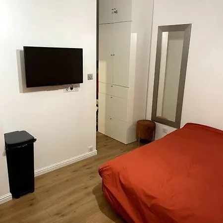 - Centre Apartment *